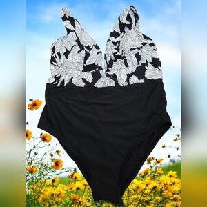 *0495 lined one piece Swimsuit Women plus 1X